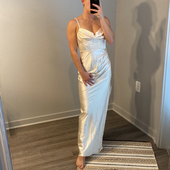 Mura boutique Satin gown - Picture 2 of 8